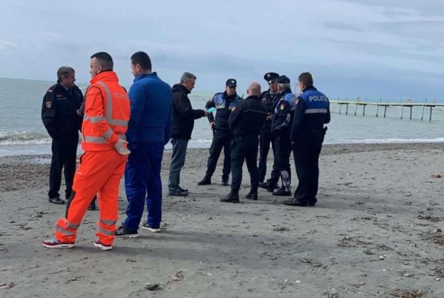 Gjendet i vdekur një person në bregdetin e Durrësit
