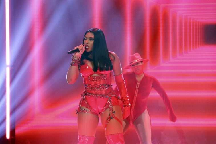“BET Awards” mbledh sonte artistë të mëdhenj, në audiencë vetëm të vaksinuarit