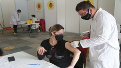 Shqipëria nis vaksinimin e qytetarëve mbi 18 vjeç