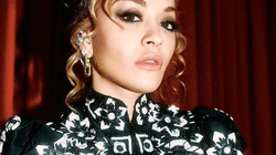 Rita Ora performon nga Shtëpia e Operës në Sidney, për “The Tonight Show Starring Jimmy Fallon”