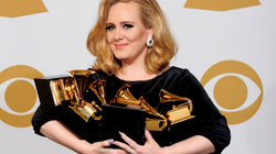 Adele është vërtetë mbretëreshë e muzikës