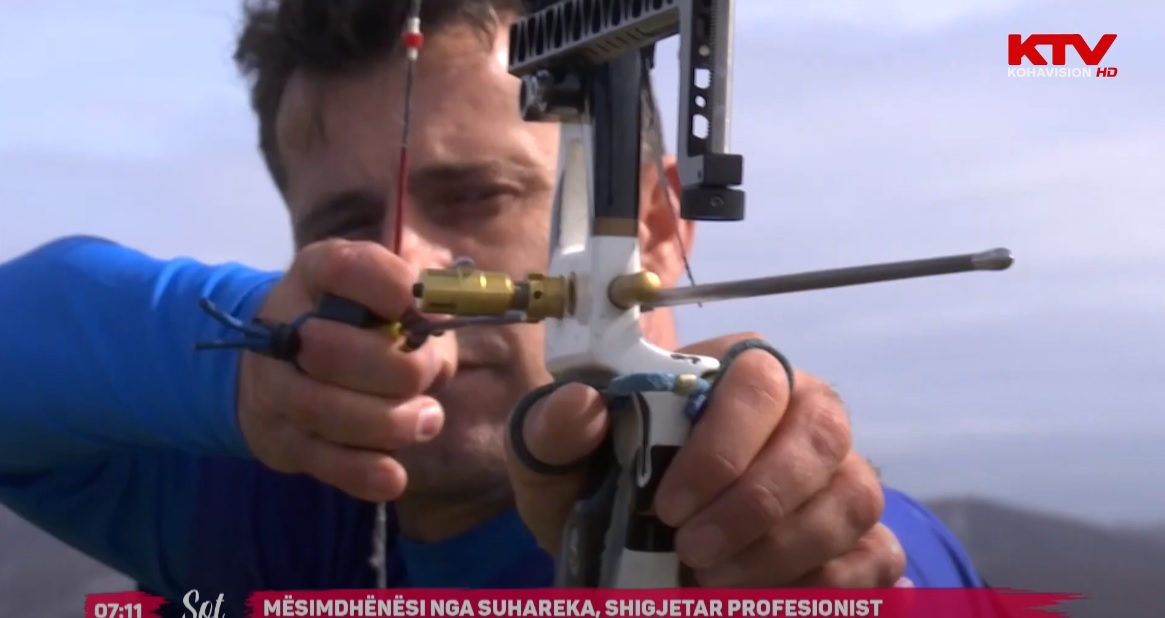 Mësimdhënësi nga Suhareka, shigjetar profesionist
