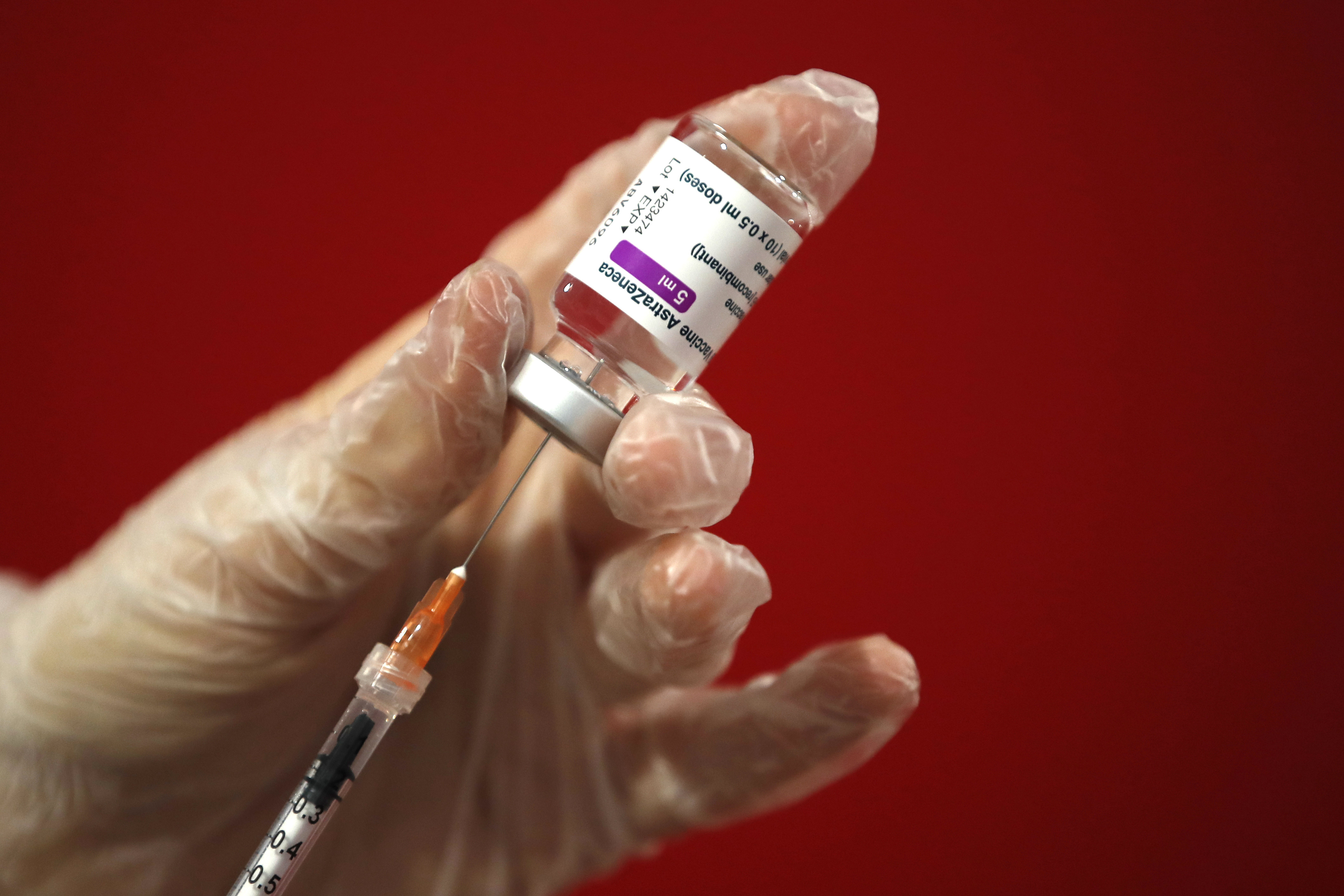 EMA-ja pro përdorimit të vaksinës së “AstraZenecas”, pas raporteve për mpiksje gjaku