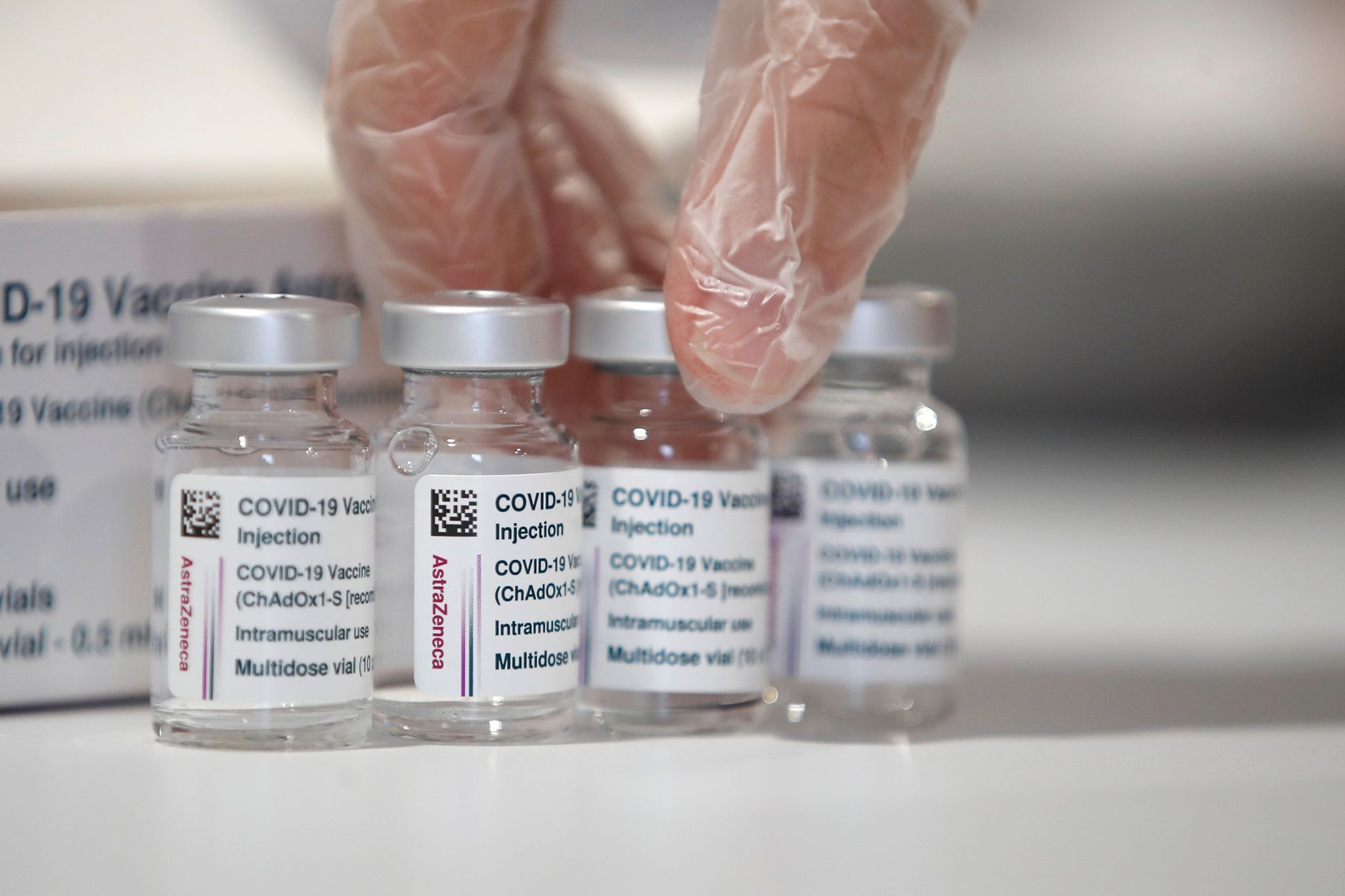“AstraZeneca” dhe mpiksja e gjakut, çfarë duhet ditur për vaksinën anti-COVID?