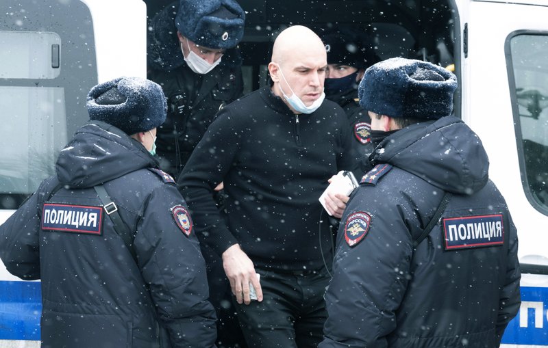 Autoritetet ruse ndërpresin tubimin e opozitës, arrestojnë rreth 200 pjesëmarrës