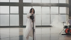 Dafina Zeqiri publikon këngën me mesazh për të luftuar depresionin