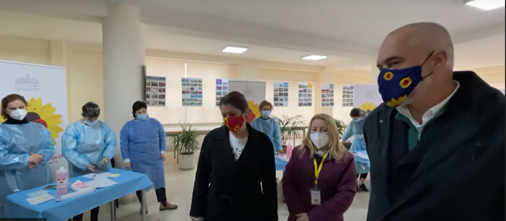 Nis sot vaksinimi i mësuesve në Shqipëri