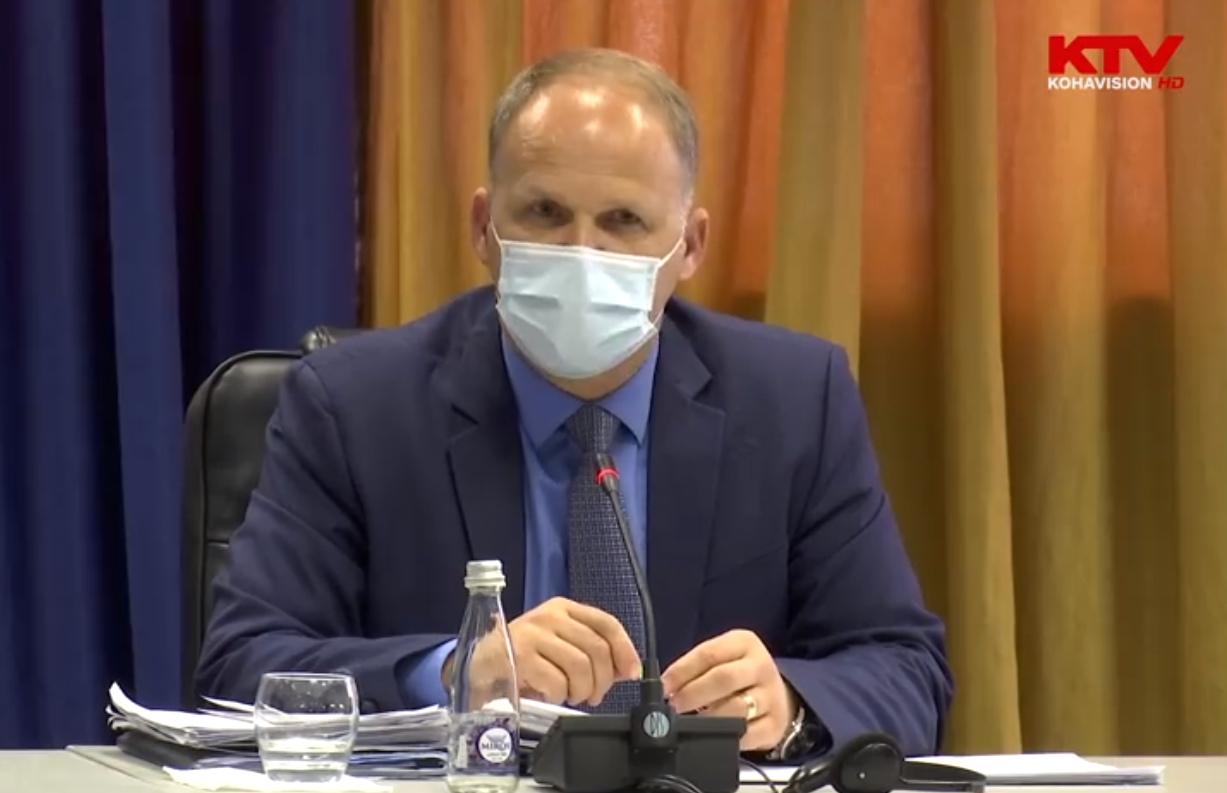 Deklarata e ditës: Kontradiktat e situatës me pandeminë në Kosovë, sipas Krasniqit