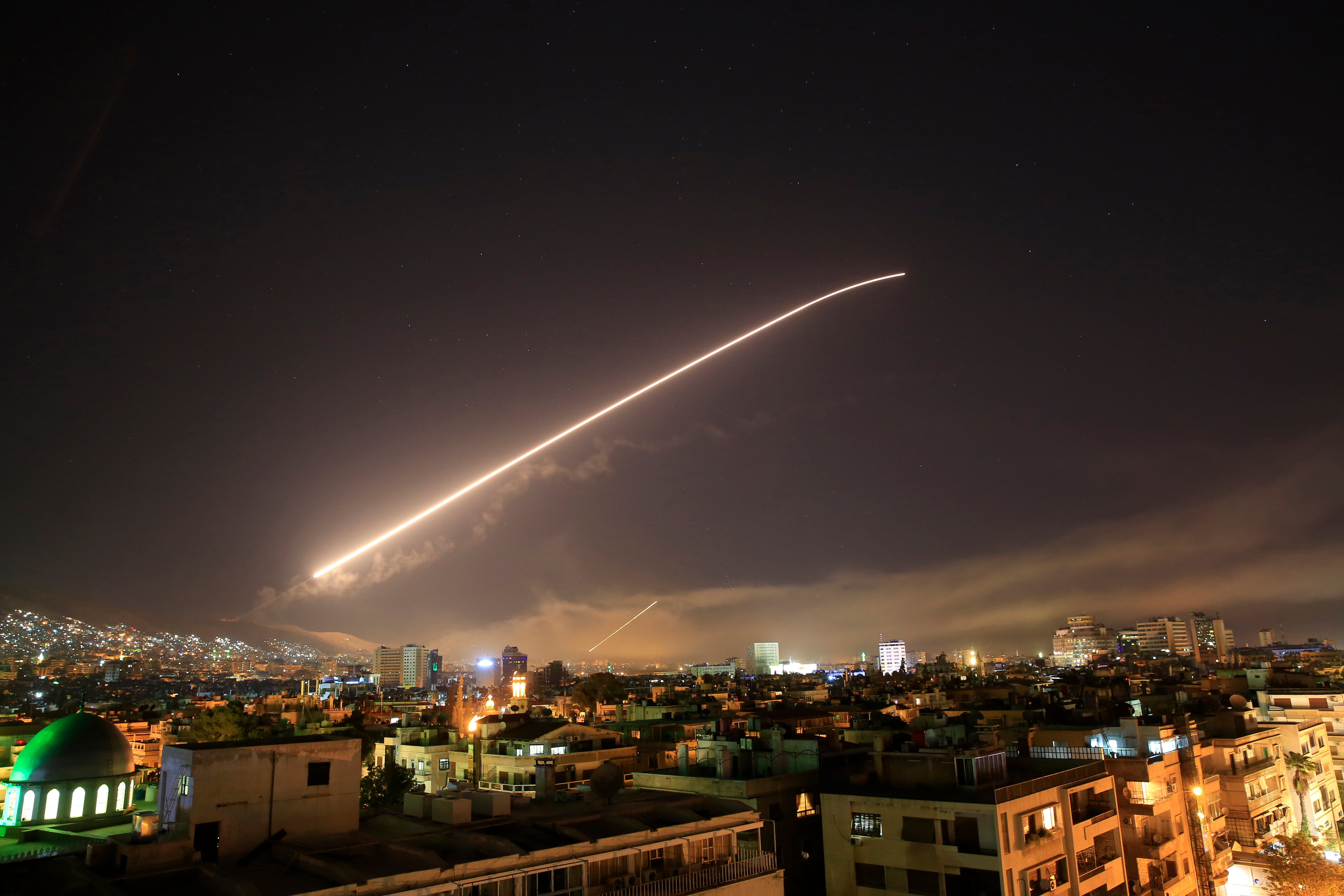 Raketa të shumta godasin një bazë ushtarake amerikane në Sirinë Lindore