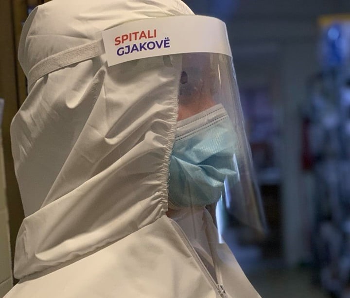 98 pacientë të hospitalizuar nga COVID-19 në Spitalin e Gjakovës