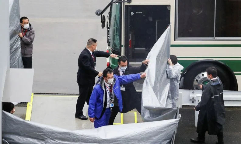 Dy amerikanë akuzohen se ndihmuan ish-shefin e Nissanit për t’u larguar nga Japonia