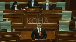 Tahiri kritikon Qeverinë për mungesën e pasaportave: Kjo ka kosto për imazhin e shtetit
