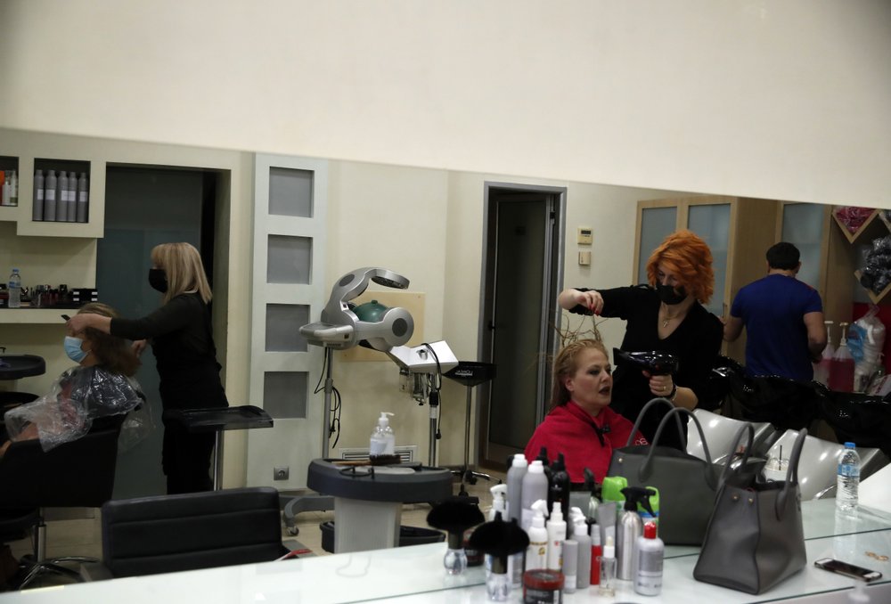 Në Greqi lejohet rihapja e disa bizneseve përkundër rasteve të shumta me koronavirus