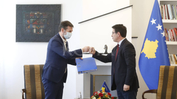 Hajrulla Çeku pranon detyrën e ministrit të Kulturës