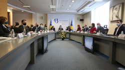 LDK-ja e Lista Serbe mund t’i drejtohen Kushtetueses për të kontestuar Qeverinë Kurti 2, ekspertët të ndarë