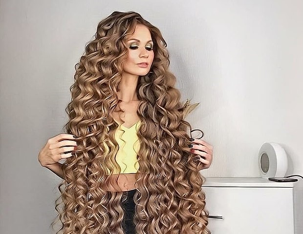 Një “Rapunzel” në jetën reale, nuk i shkurtoi flokët për 17 vjet