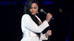 Lovato e mashtroi veten me fejesë