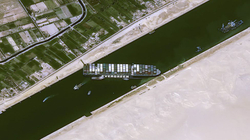Anija që bllokoi Kanalin e Suezit kalon në Mesdhe, paguhet kompensimi 