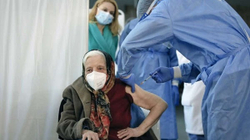 Gruaja 104-vjeçare rumune, më e vjetra e vaksinuar në Bukuresht