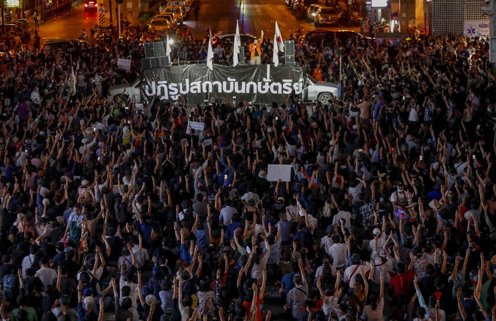Policia tajlandeze paralajmëron më tepër arrestime të protestuesve