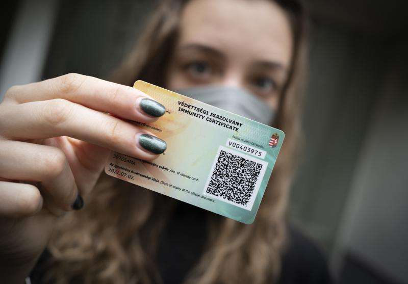 Hungaria liron masat për ata që posedojnë kartë të imunizimit