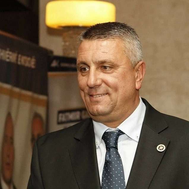 Kandidati i AAK-së për kryetar të Pejës tërhiqet nga gara