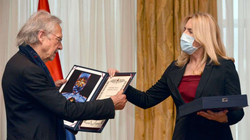 Serbët e Bosnjës nderojnë fituesin kontrovers të Çmimit Nobel të Letërsisë, Peter Handke