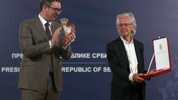 Vuçiqi e shpërblen me “Yllin e Karagjorgjit” mohuesin e gjenocidit