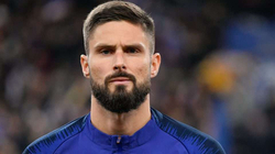 Giroud shënon dhe thyen rekord