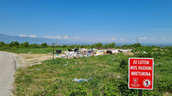 Deponinë ilegale afër KFOR-it në Pejë nuk ka kush ta largojë