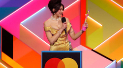 “Brit Awards” – dëshmi se muzika pop mund të ketë sukses, cilësi e laramani