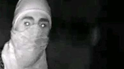 Policia kërkon personin që plagosi pronarin e një shtëpie në Pejë ku kishte hyrë me forcë