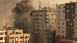 Ndërtesa me media shembet nga sulmet e Izraelit