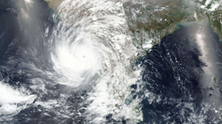 Perëndimi i Indisë goditet nga cikloni Tauktae