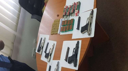 Të dyshuarve për dhunë në familje iu gjetën 10 revole