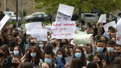 Mbahet marshim i nxënësve në Prishtinë pas rastit të sulmit seksual në shkollë