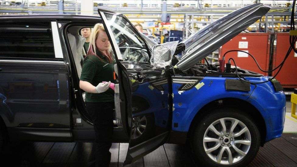 Pronari i Jaguar Land Rover humb mbi 1 miliard dollarë për tre muaj