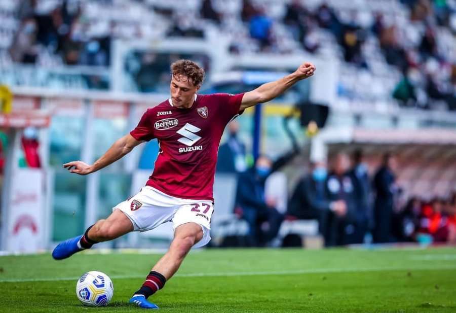 Vojvoda e Ujkani titullar në ndeshjen e 300-të të Hetemajt në Serie A