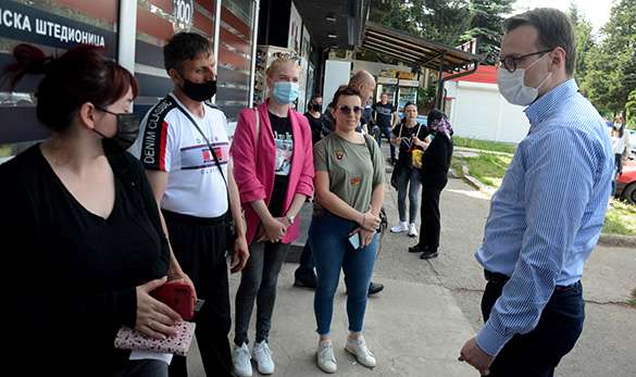 Zyrtari serb në Kosovë, sjellë para për serbët dhe flet për “krahinën jugore të Serbisë” 