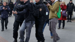 Drojë për torturimin e gazetarit në Bjellorusinë e izoluar nga BE-ja
