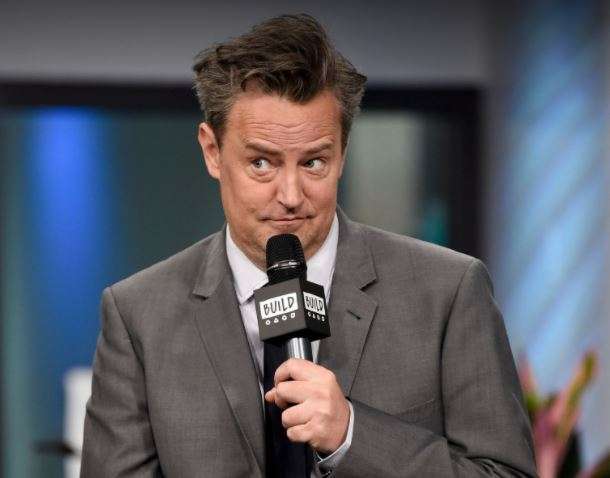 Në shaka, Matthew Perry thotë se nuk flet kurrë me kolegët nga “Friends”