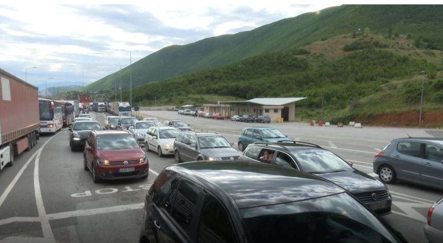 Vetëm sot, 13 mijë qytetarë të Kosovës kanë hyrë në Shqipëri