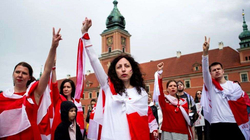 Qindra njerëz dalin në protesta solidarizuese me Bjellorusinë