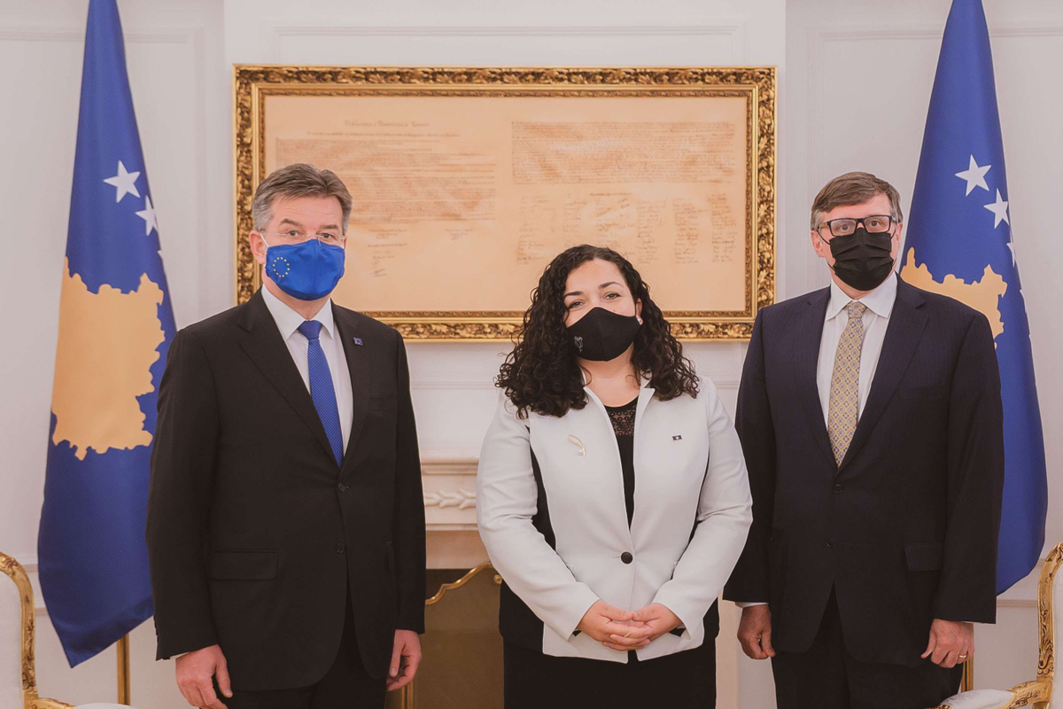 Osmani në takim me Palmerin e Lajçakun: Dialogu me Serbinë duhet të përfundojë me njohje