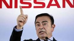 Hetuesit francezë intervistojnë ish-shefin e Nissanit, Carlos Ghosn