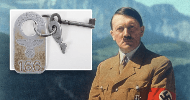 Çelësi i tualetit të Adolf Hitlerit i gjetur nga piloti britanik shitet për 14,000 funte