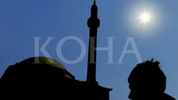Vidhen pajisje të kamerave dhe 30 euro në një xhami në Podujevë