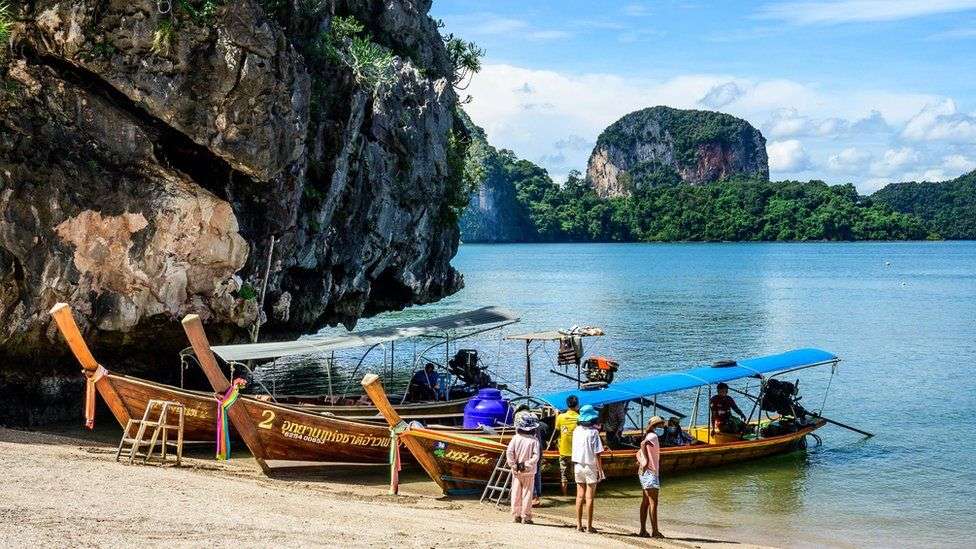 Tajlanda rihapet për turistët e vaksinuar nga mbi 60 shtete