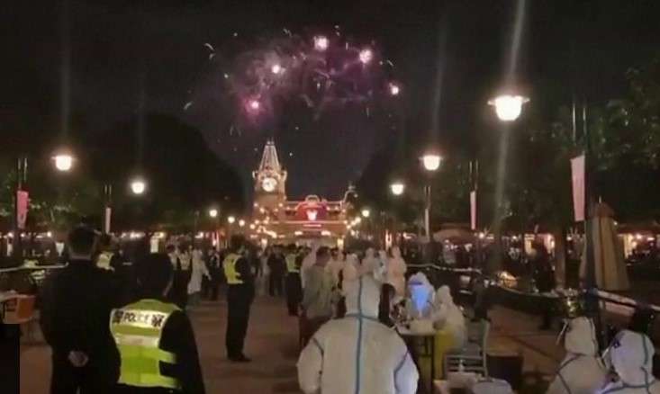 Disneylandi i Shanghait mbyllet pas një rasti pozitiv me koronavirus