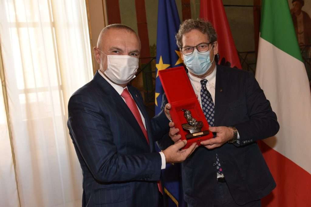 Presidenti i Shqipërisë kërkon mbrojtjen e gjuhës arbëreshe si pasuri e përbashkët
